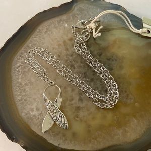 Silver spoon floral ribbon NWT 16” chain + 2” extension